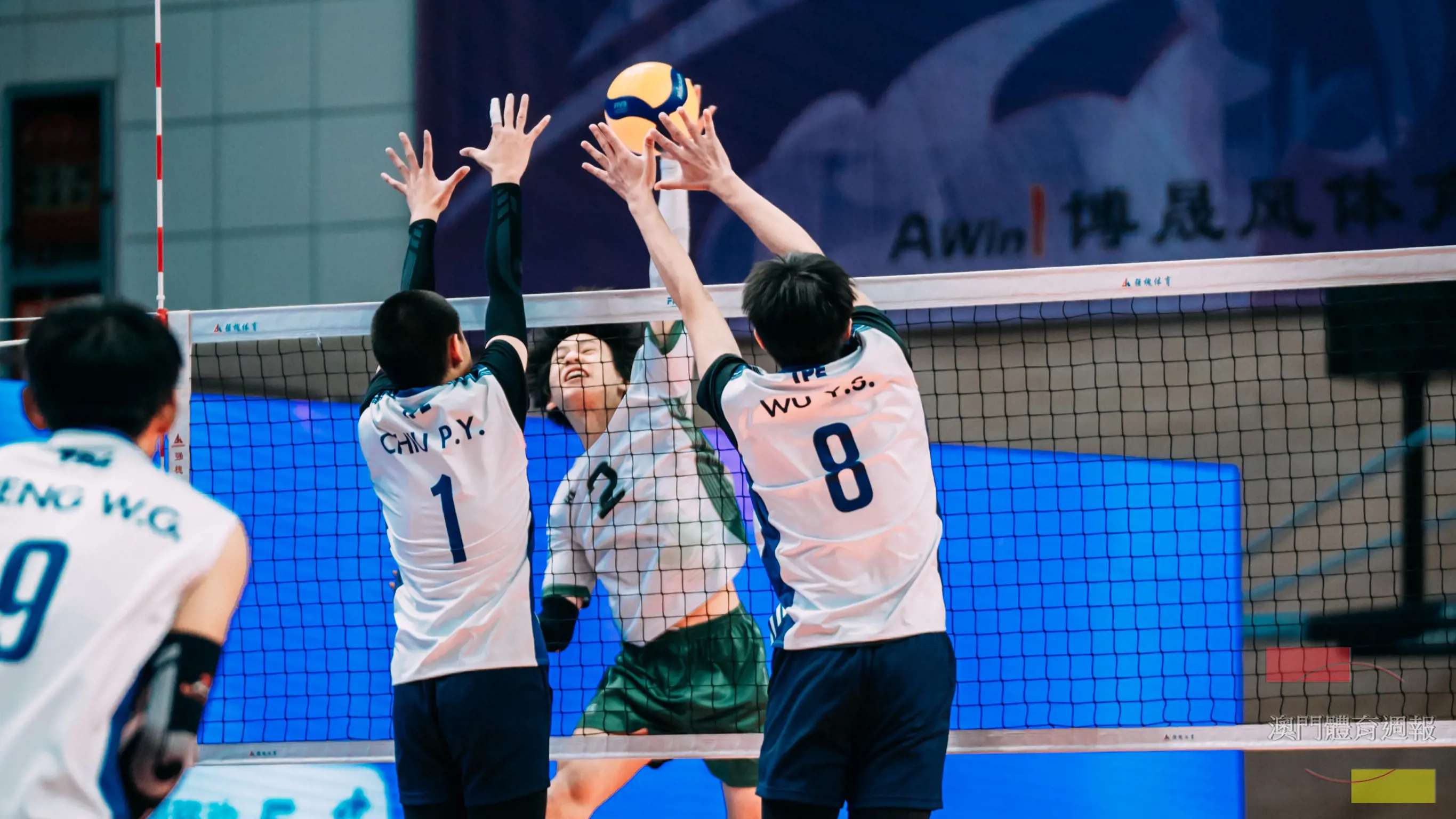 3. 接應黎卓賢挑戰對手攔網.jpg